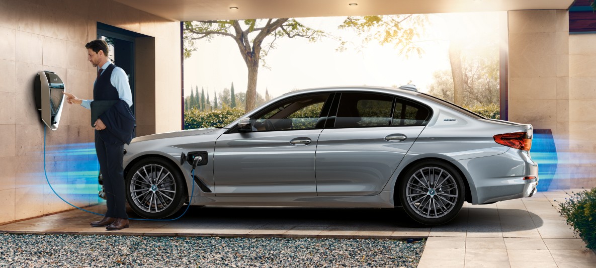 Yeni BMW 5 Serisi Sedan i Performance