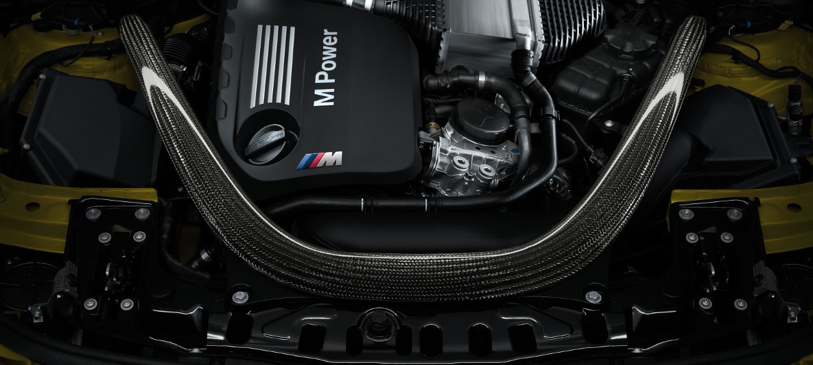 BMW M Serisi M4 Coupe Akilli Hafif Yapi