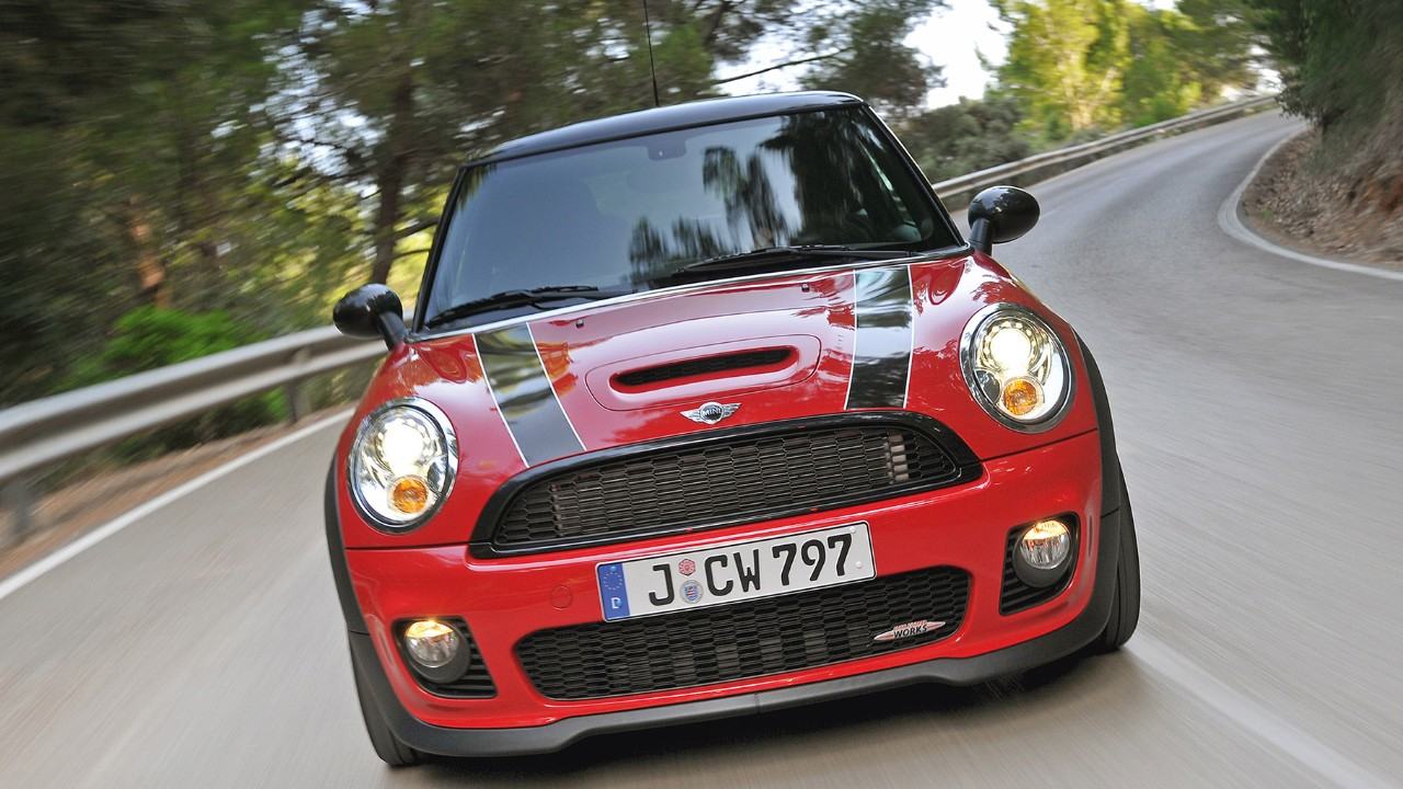 MINI John Cooper Works Efsane Yeniden Doguyor